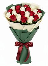 Букет Микс из красных и белых роз в Поречье Рузского района