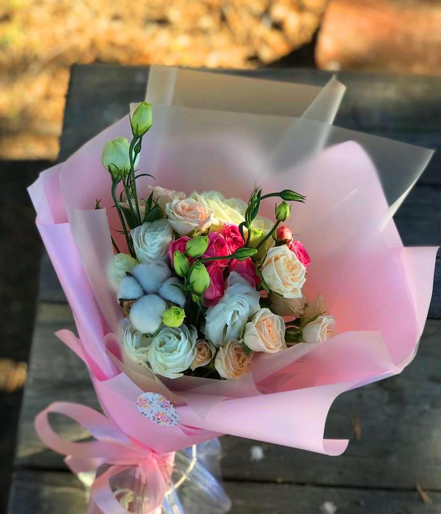 Букет цветов из: Розы и Лизиантусы в Поречье Рузского района