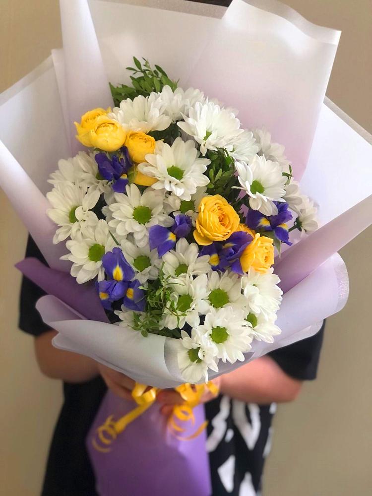 Букет цветов из: Ирисы, Хризантемы и Розы в Поречье Рузского района