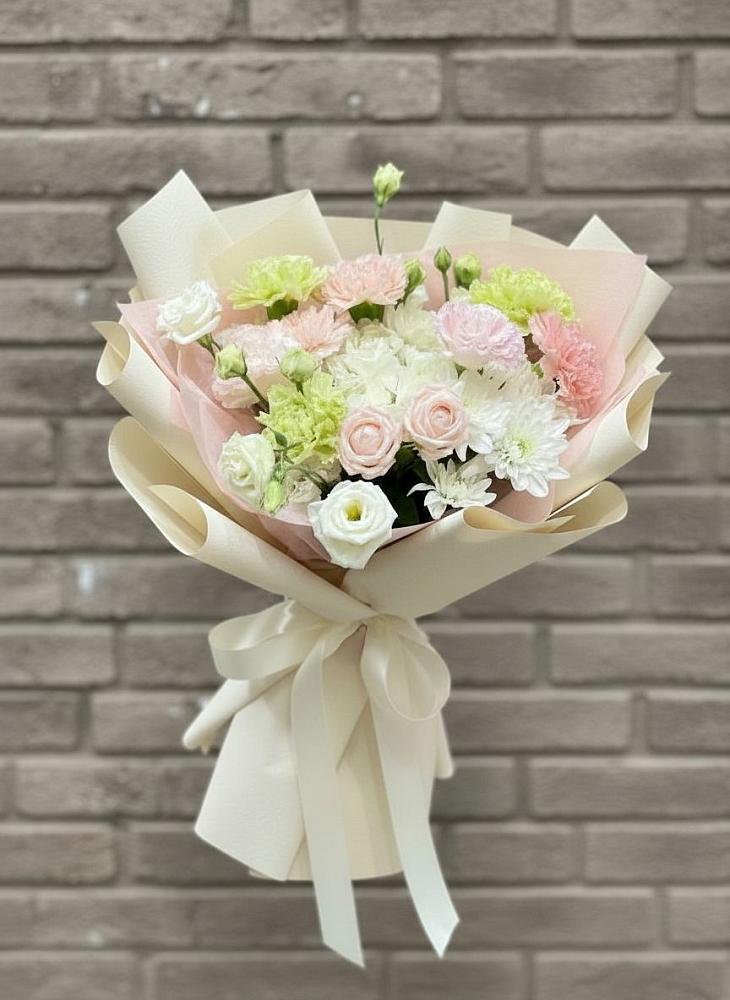 Букет цветов из: Гвоздики, Розы, Лизиантусы и Хризантемы в Поречье Рузского района