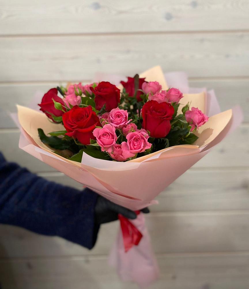 Букет цветов из: Розы в Поречье Рузского района